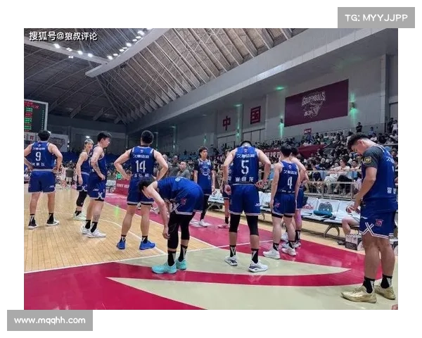 卢伟展现年轻教练智慧上海男篮季后赛调整凸显团队信念文化成型